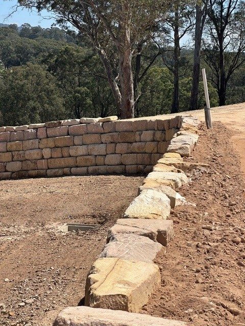 Sandstone block retaining wall